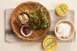 ツナとサンチュの包みご飯